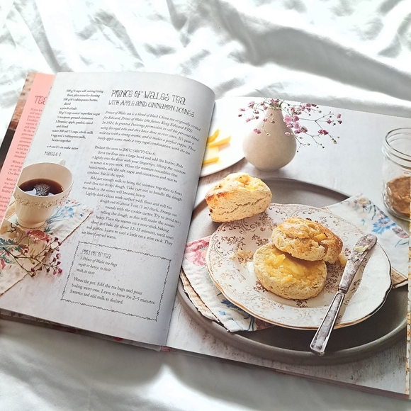 Tea and Treats: Perfect Pairings for Brews and BakesBook by Liz Franklin - Picture 9 of 10